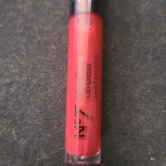 HP🔥🔥NO7 RED LIP GLOSS NEW - Picture 2 of 2